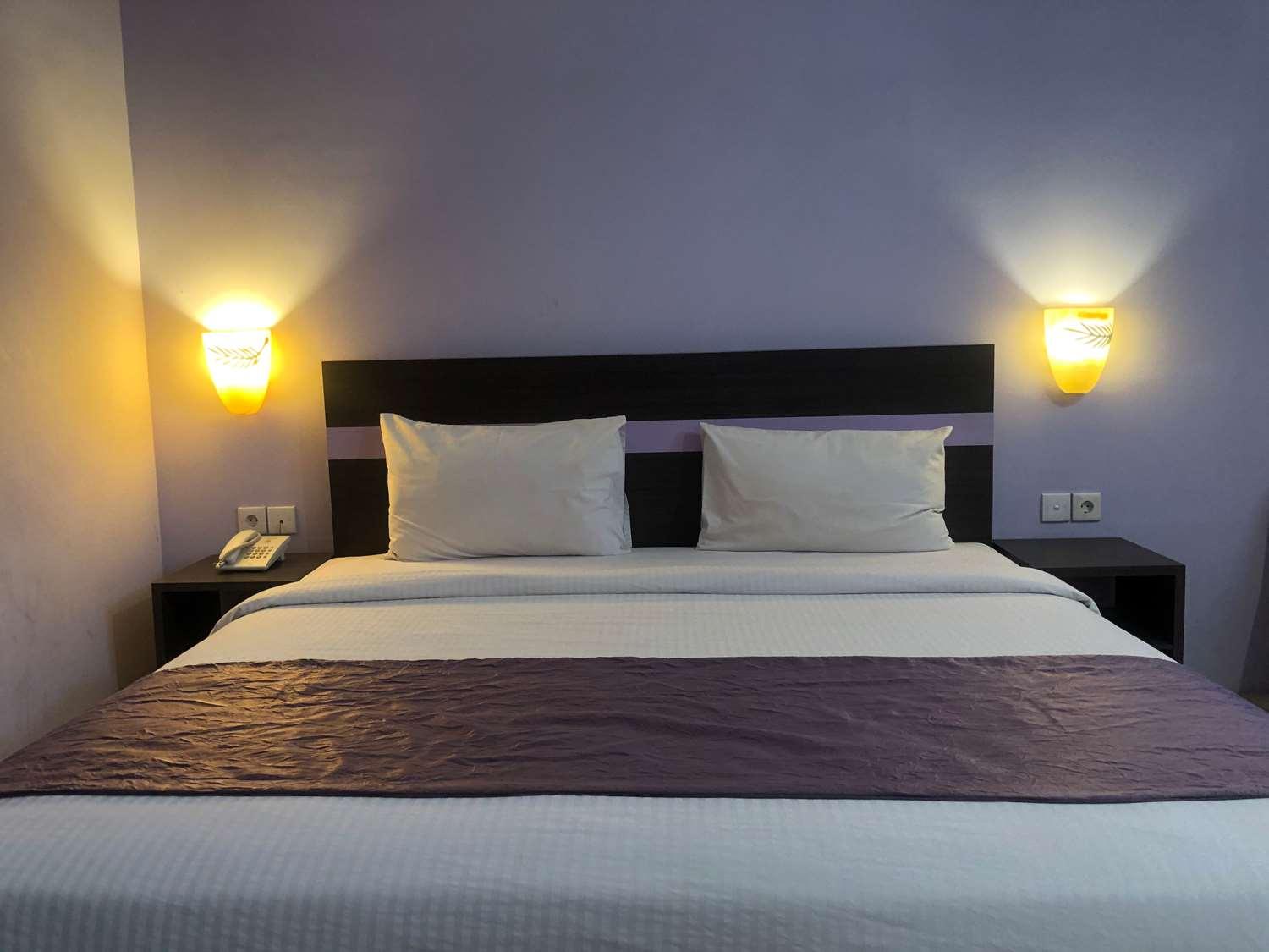 Kyriad Sadurengas Hotel Tanah Grogot Eksteriør bilde